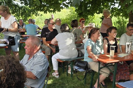 VdK Mitglieder im Biergarten VdK Mitglieder im Biergarten
