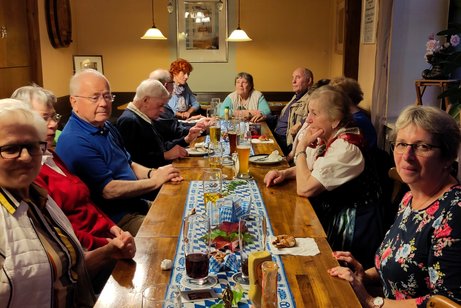 Wies'n Auftakt 2024 Mit Leberkäs, Bier, und Brez'n