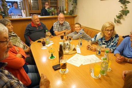 Teilnehmer*innen im Lokal in Ipsheim