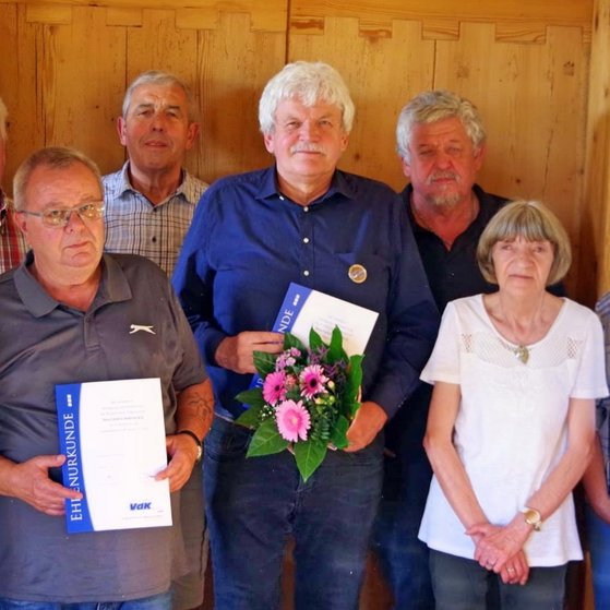 Im Gasthof Bauernhannla wurden Neuwahlen und Ehrungen durchgef&uuml;hrt. Von links: VdK-Kreisvorsitzende Susanne Daum, Thomas Zeus, Klaus Barnickel, Franz Weisser, Wolfgang F&ouml;rtsch, Klaus Gerber, Edeltraud M&uuml;ller, Doris Zeitler, Roland Freund.