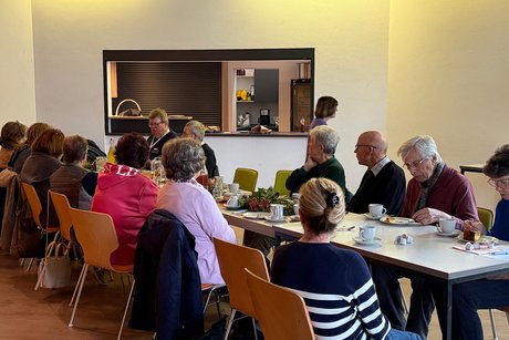 Teilnehmerrunde Pflegestammtisch Teilnehmerrunde Pflegestammtisch