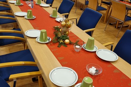 Weihnachtsfeier mit KAB Foto vom gedeckten Tisch bei der Weihnachtsfeier mit der KAB