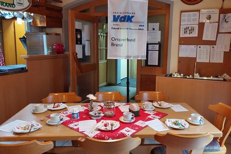 Kaffeetafel mit VdK-Logo