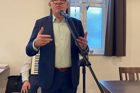 Achim Werner mit einem Vortrag Achim Werner mit einem Vortrag