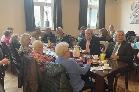 Einige Bilder von der sehr schönen Adventsfeier am 14.12.2024 beim Peterwirt. Die mit Gedichten und Geschichten vorgetragen von Jürgen Löbenfelder und spontan von Mitgliedern statt gefunden hat.