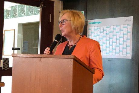 Helga Kuplich-Schramm bei der Begr&uuml;&szlig;ungsansprache