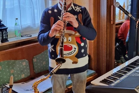 Ein Musikant der viele Instrumente beherrscht