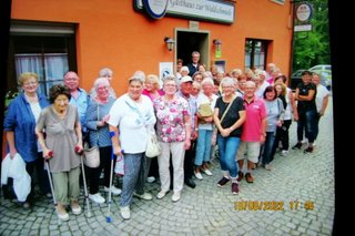 Abgebildet sind die Teilnehmer der Fahrt auf die Luisenburg