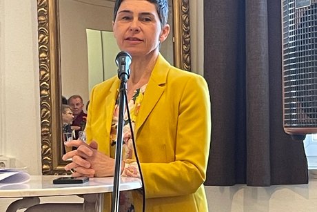 Kreisgeschäftsführerin Birgit Merk mit einem Bericht von über aktuelle Themen vom VdK