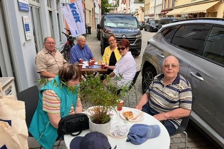 Gäste beim Tag der offenen Tür der VdK-KGSt. Kaufbeuren-Ostallgäu Bild