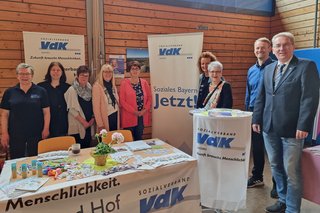 Abgebildet sind die Helfer des VdK auf der Messe