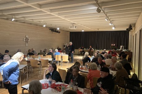 Die Mitglieder des OV Maxvorstadt im Pfarrsaal St. Ludwig.