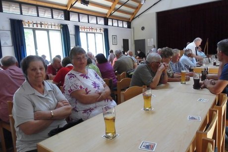 Nach dem Gottesdienst f&uuml;r verstorbene Mitglieder traf man sich noch zu einem gem&uuml;tlichen Beisammensein.