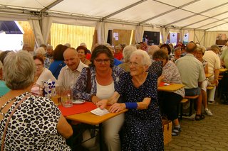 Rechts außen: Ida Schröder, AWO-Seniorenclub Vorsitzende