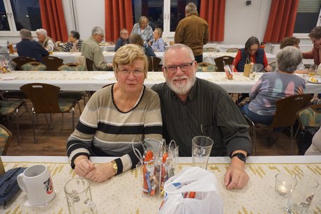 Teilnehmer*innen bei der Adventsfeier