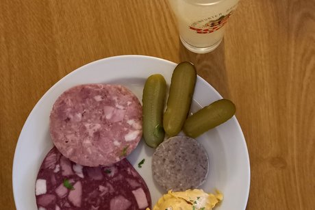 Federwei&szlig;en-Stammtisch