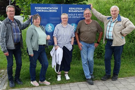 Wolfgang Mikolajetz (stellvertretender Kreisvorsitzender und OV-Vorsitzender), Kristina Müller (Schriftführerin und kommissarische Kassiererin), Ani Pitsch (Frauenbeauftragte)(, Jürgen Zabelt (Presse und Internetbeauftragter) und Rudolf Siegmund (stell Wolfgang Mikolajetz (stellvertretender Kreisvorsitzender und OV-Vorsitzender), Kristina Müller (Schriftführerin und kommissarische Kassiererin), Ani Pitsch (Frauenbeauftragte)(, Jürgen Zabelt (Presse und Internetbeauftragter) und Rudolf Siegmund (stellv. OV-Vorsitzender). Ein starkes Team, das zeigt: Der VdK Waldkraiburg lebt vom Miteinander – auch über die Ortsgrenzen hinaus.