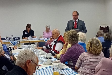Stammtisch: Gespräch mit dem 1. Bürgermeister Michael Müller Stammtisch: Gespräch mit dem 1. Bürgermeister Michael Müller