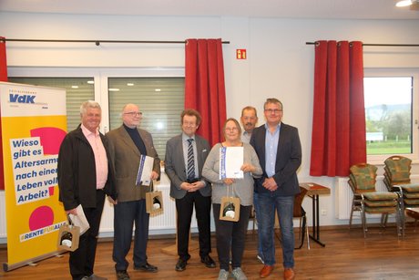 Auf dem Foto sind abgebildet von links: Roland Turtschin, Wolfgang Caps, Alfons Obernhuber, Gudrun Csencsits, Georg Bauer und Günther Edl