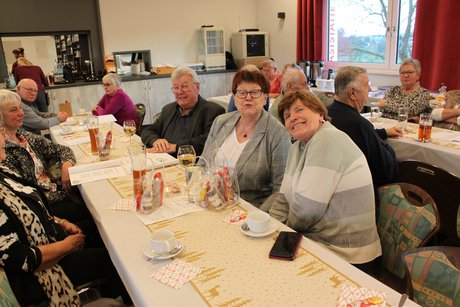 Teilnehmer*innen bei der Adventsfeier