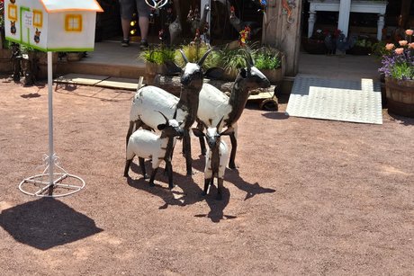 Ziegenfamilie aus Metall