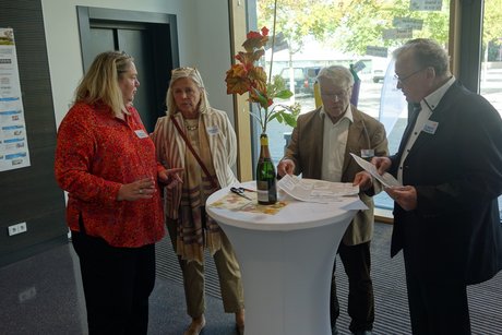 Letzte Besprechung bevor die Gäste kommen. Letzte Besprechung bevor die Gäste kommen.