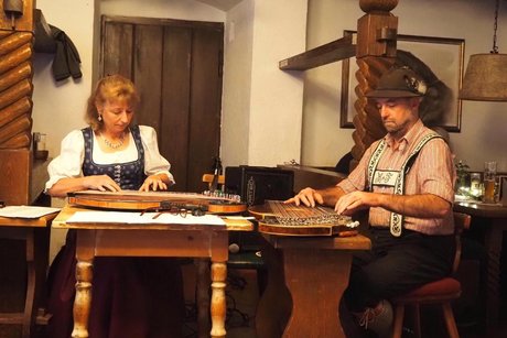 Auf dem Foto die Zithermusik Fütterer