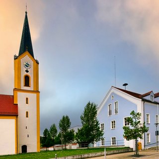 Deining Kirche und Rathaus