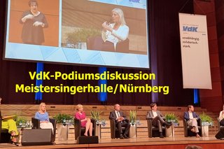 Abgebildet sind die Teilnehmer der Podiumsdiskussion