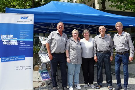 Aktiv - nicht nur - am Infostand: Jürgen Zabelt, Ani Pitsch, Christina Müller, Herbert Schwarz und Wolfgang Mikolajetz