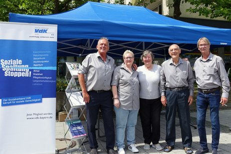 Aktiv - nicht nur - am Infostand: Jürgen Zabelt, Ani Pitsch, Christina Müller, Herbert Schwarz und Wolfgang Mikolajetz Aktiv - nicht nur - am Infostand: Jürgen Zabelt, Ani Pitsch, Christina Müller, Herbert Schwarz und Wolfgang Mikolajetz