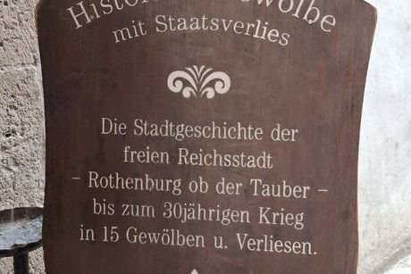 Hinweisschild zum Historien-Gew&ouml;lbe mit Staatsverlies