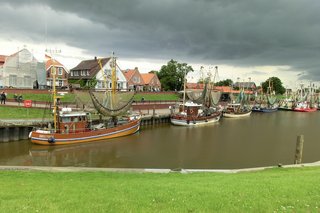 Auf dem Bild: Der Hafen von Greetsiel mit seinen Krabbenkuttern