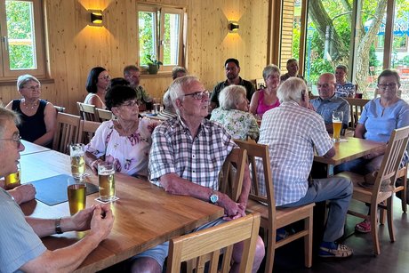 Die VdK Mitglieder bei der Rede des Kreisvorstandes G&uuml;nter Hellwig