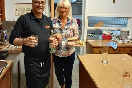 Federwei&szlig;en-Stammtisch