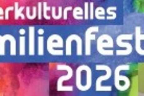 Der Titel der Veranstaltung "Interkulturelles Familienfest 2026" sowie Tag, Zeit und Ort werden genannt.