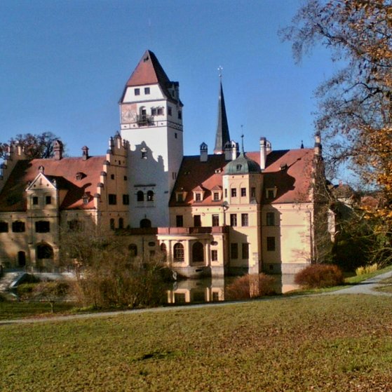 Schloss in Schönau Schloss im Oktober