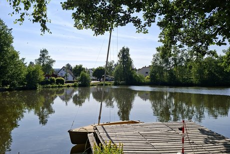 Idyllisch gelegener Waldfriedensee 1