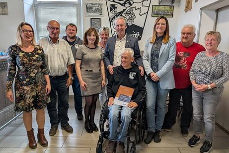 Foto und Text (Isolde Deiser): Die VdK – Ortsvorsitzende Ingrid Weiß hatte mit VdK-Kreisgeschäftsführer Helmut Plenk und Wohnberaterin Franziska Geiß kompetente Referenten (Mitte v. li.) Foto und Text (Isolde Deiser): Die VdK – Ortsvorsitzende Ingrid Weiß hatte mit VdK-Kreisgeschäftsführer Helmut Plenk und Wohnberaterin Franziska Geiß kompetente Referenten (Mitte v. li.)