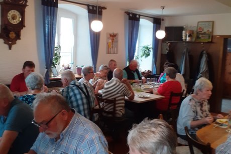 Blick in die fr&ouml;hliche Runde