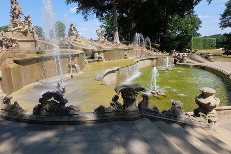 Die Wasserspiele von Schloß Seehof. Man sieht die Wasserspiele von Schloß Seehof.