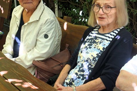 Teilnehmerinnen beim Mittagessen im Landgasthof Taubertal