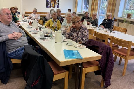 auf dem Bild sieht man Teilnehmer am Vortragsnachmittag im ev.Gemeindesaal