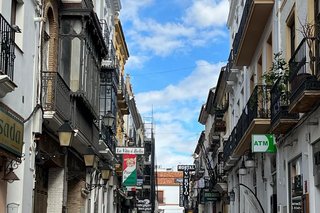 Hier sehen Sie eine Gasse der Stadt Ronda