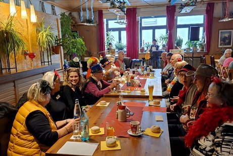 VdK'ler in der Ratsstube in Schweinheim beim Seniorenfasching