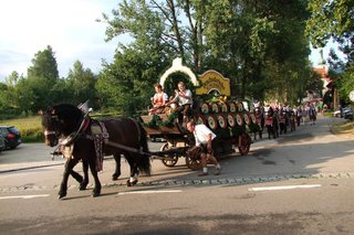 Einzug beim Heimatfest Arnbruck