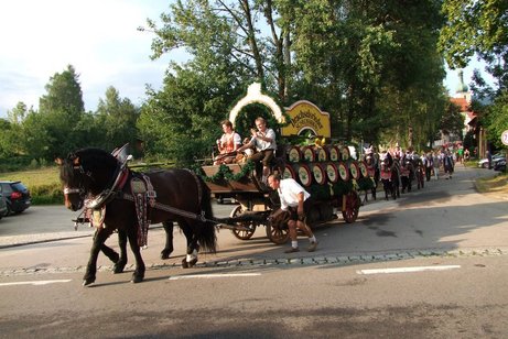 Einzug beim Heimatfest Arnbruck Einzug beim Heimatfest Arnbruck