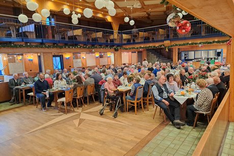 Der gut besuchte Wollner Saal Weihnachtsfeier im Wollner Saal