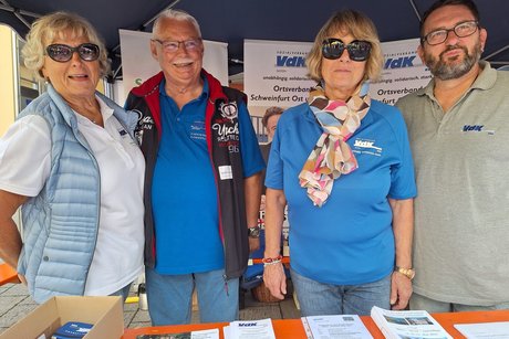 Foto von Ehrenamtlichen am Stand des VdK Schweinfurt