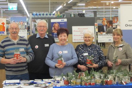 Das Stand-Team: 2. Vorsitzender Helmut Mößinger, 1. Vorsitzender Heberle Karl-Heinz, Frauenbeauftragte Heidi Heberle, Elisabeth Häußler, Schriftführerin Inge Sendler (von Links) Das Stand-Team: 2. Vorsitzender Helmut Mößinger, 2. Vorsitzender Heberle Karl-Heinz, Frauenbeauftragte Heidi Heberle, Elisabeth Häußler, Schriftführerin Inge Sendler (von Links)